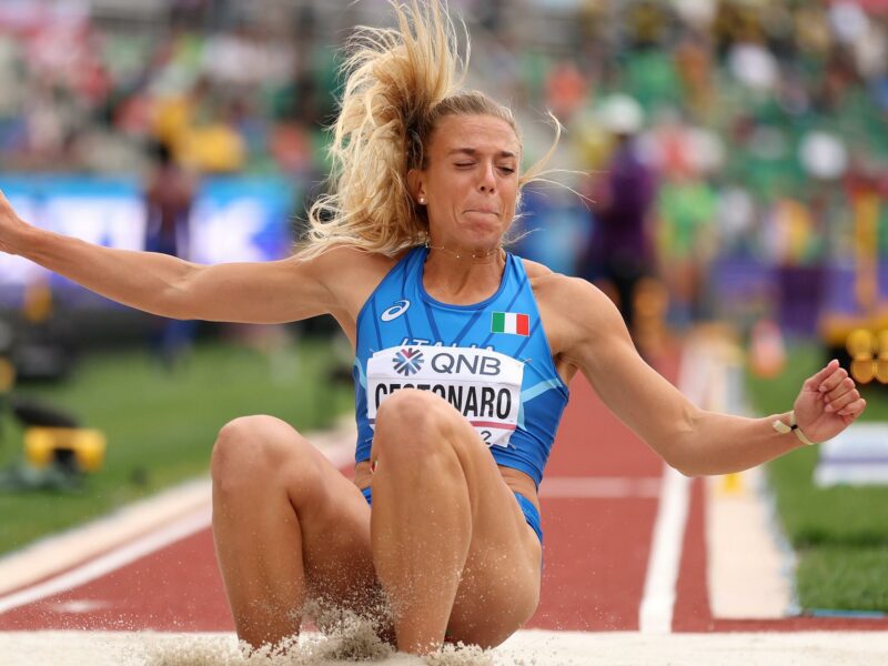 Il salto di Ottavia Cestonaro ai mondiali di Eugene.