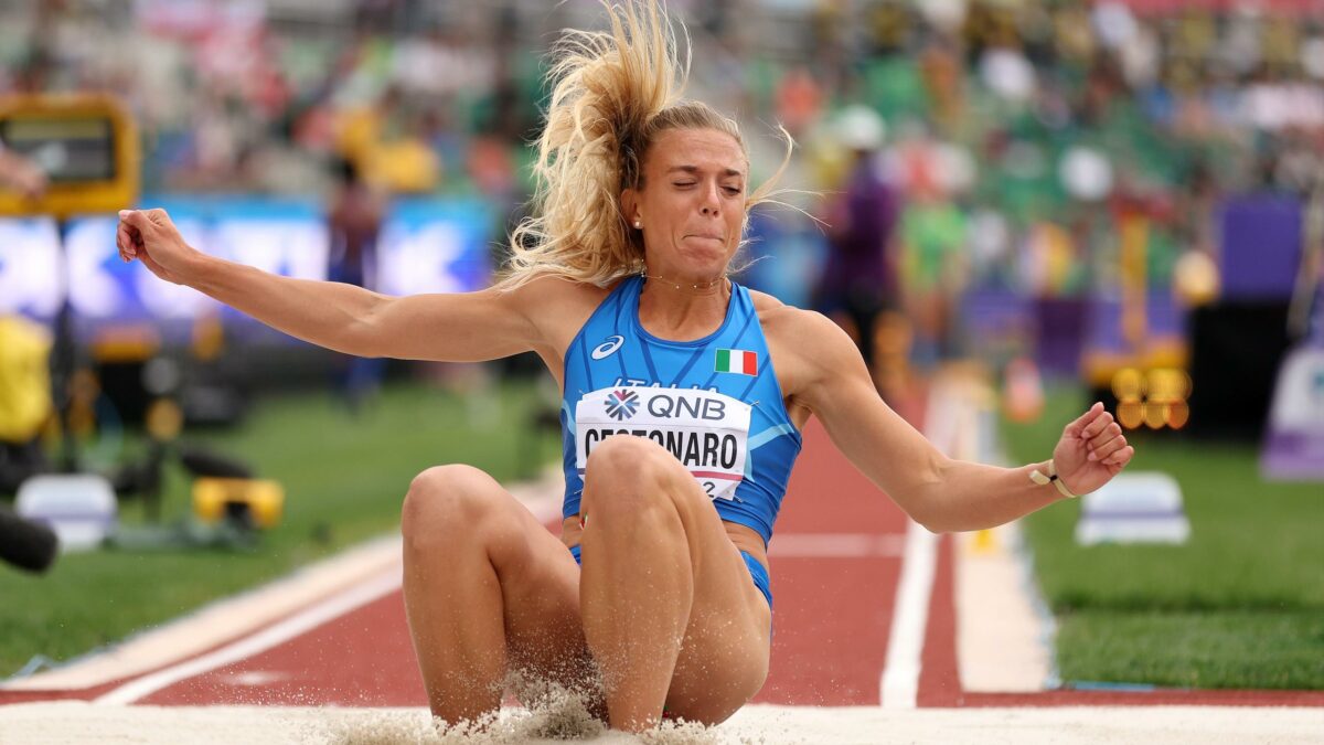 Il salto di Ottavia Cestonaro ai mondiali di Eugene.