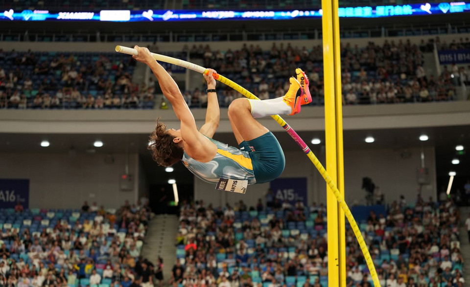 Mondo Duplantis al nuovo record del mondo.