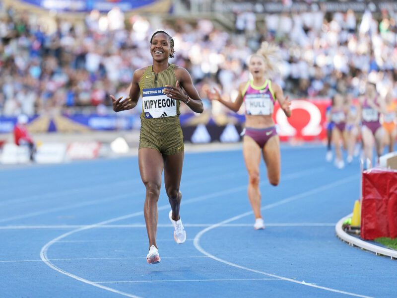 Faith Kipyegon al record del mondo nei 1500 metri.