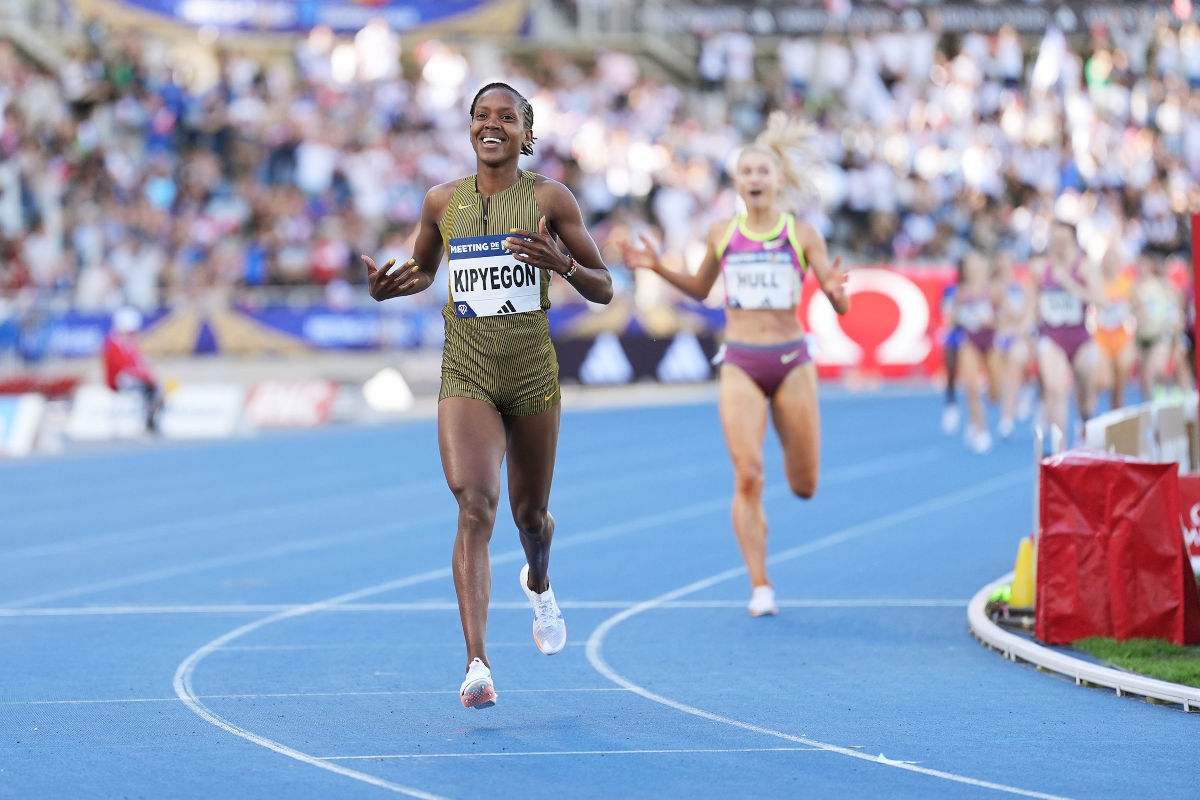 Faith Kipyegon al record del mondo nei 1500 metri.