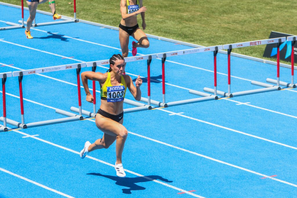 Veronica Besana in azione nei 100hs.