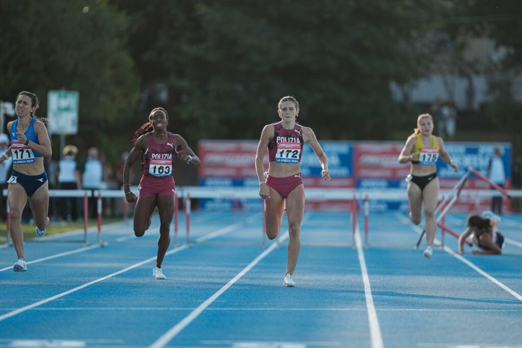 Linda Olivieri in azione nei 400 ostacoli.