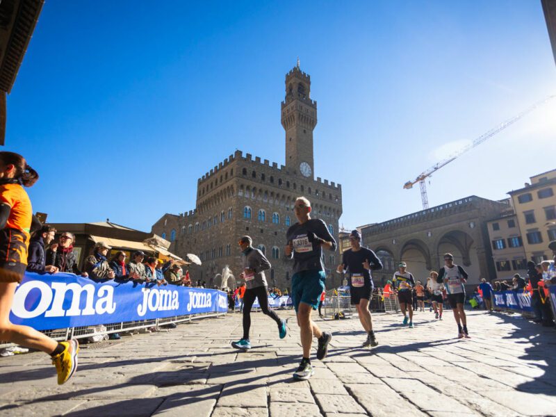 Gli atleti della firenze marathon in azione.