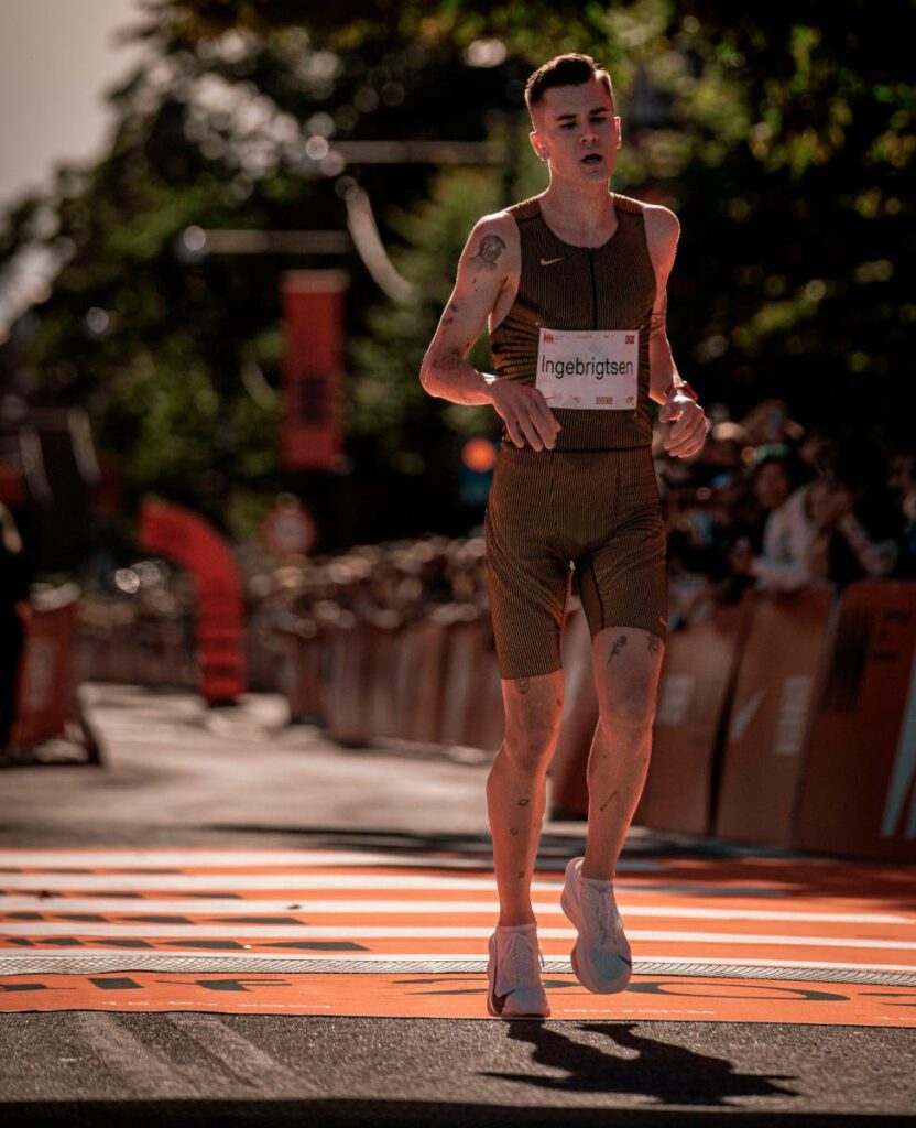 Ingebrigtsen al traguardo della mezza maratona di Copenhagen.