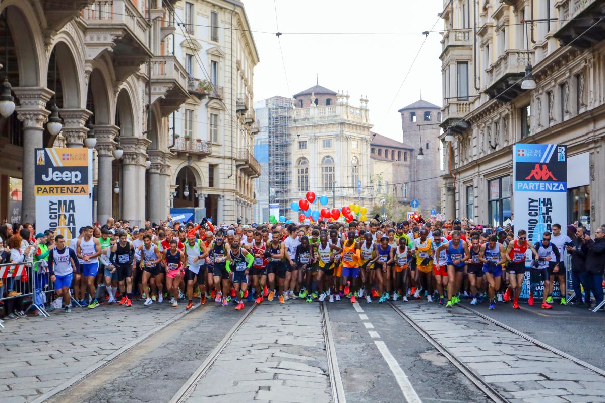 Lo start della Torino City Marathon del 2023.