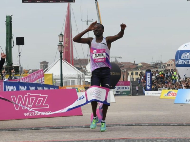 L'etiope Tilahun vince la maratona di Venezia.