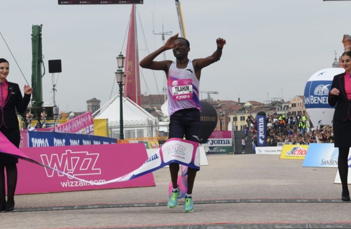 L'etiope Tilahun vince la maratona di Venezia.