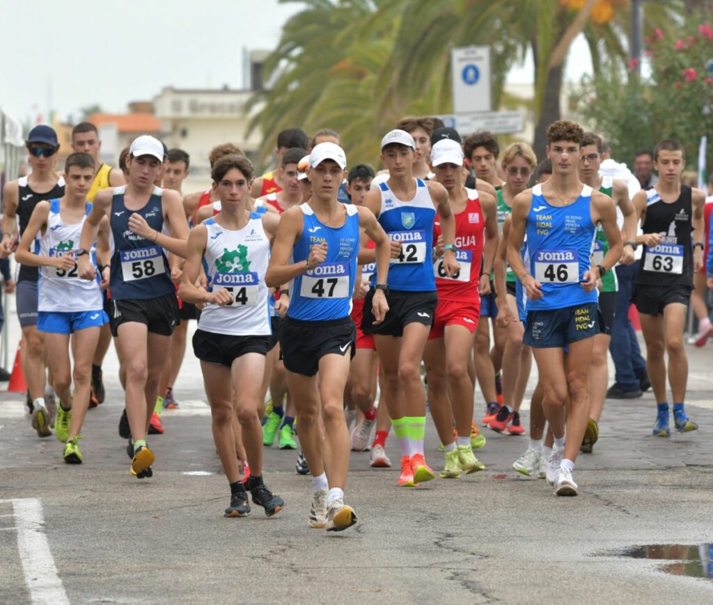 La partenza della gara under 18 dei campionati italiani allievi di marcia.