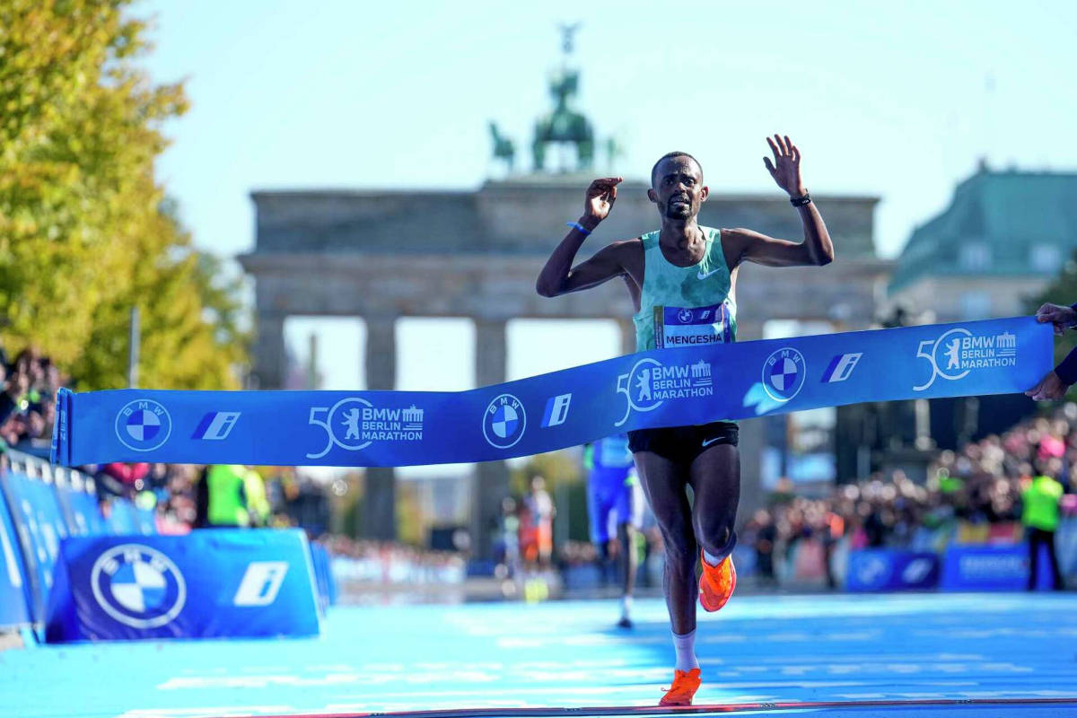 L'etiope Menghesha a Berlino con le scarpe Vaporfly 1.