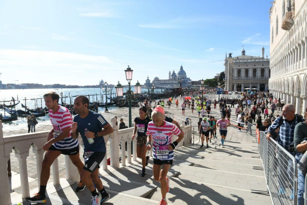 La maratona di Venezia sui ponti.